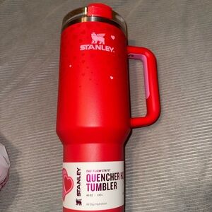 ⭐️ Stanley H2.0 Flowstate Quencher Tumbler - 40 oz, Ruby Hearts Red⭐️